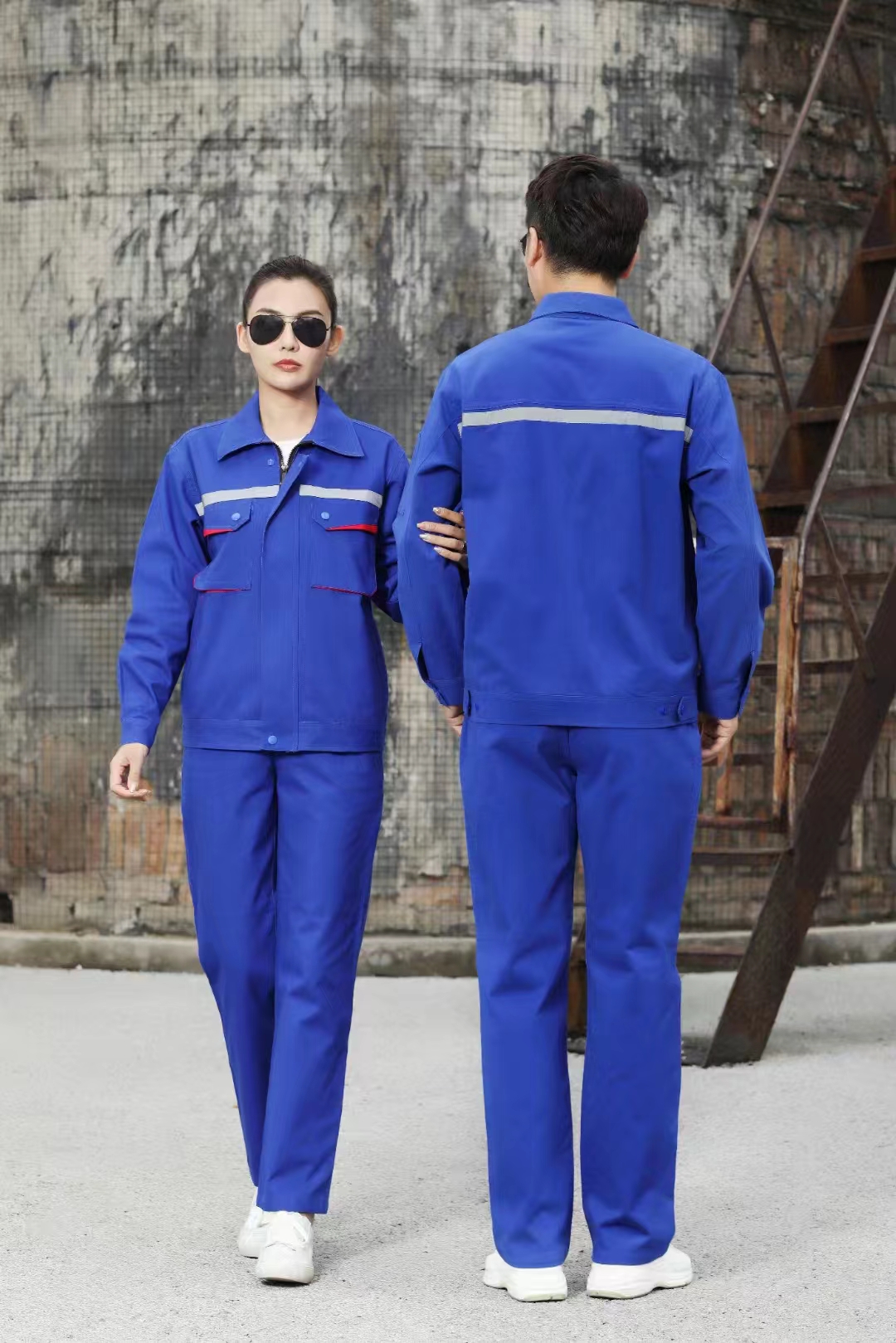 <b>西安东方富良团体西服定制厂家</b>